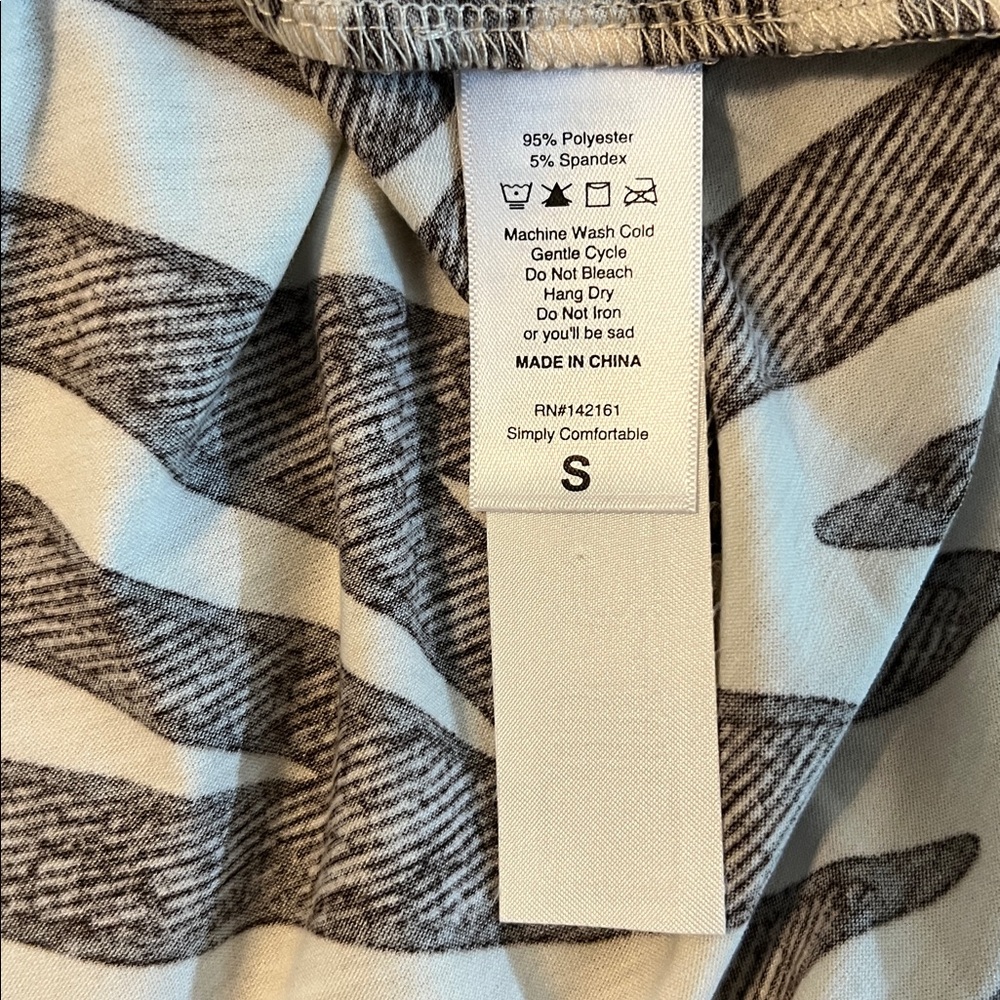 LuLaRoe Iris Top - Small - Picture 10 of 11